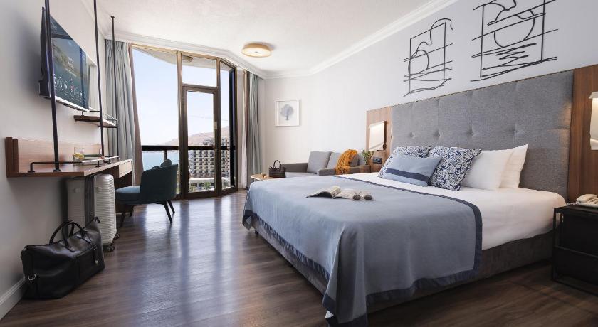 Image of Deluxe Room with Sea View 5