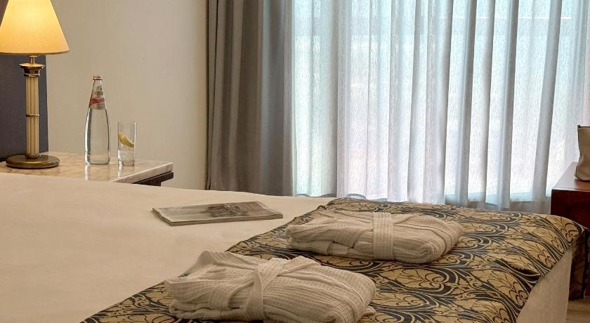 Image of Double or Twin Room with Balcony 4