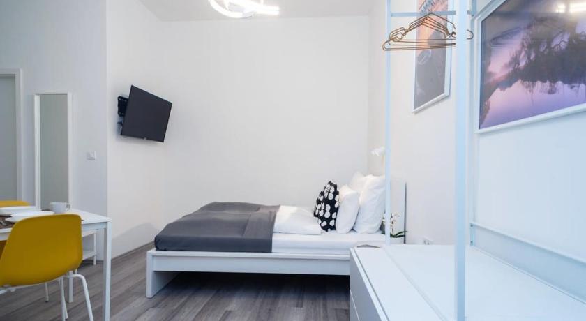 Modern studio apartment at convenient location
