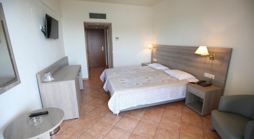 Image of Triple Room with City View 0