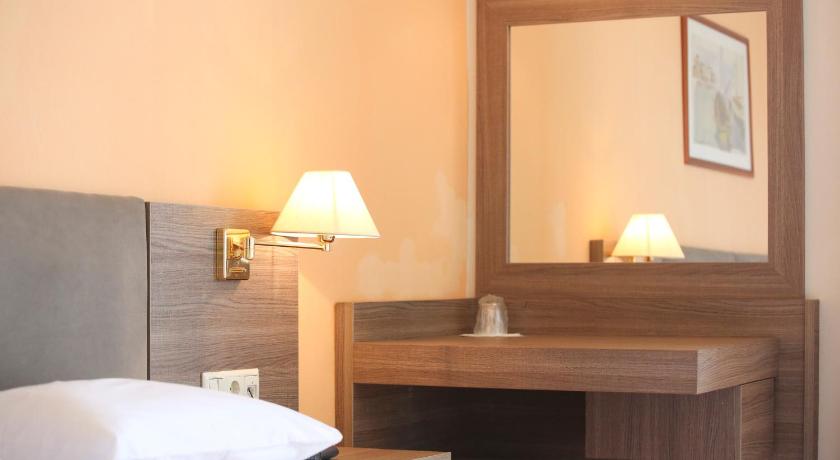 Image of Triple Room with City View 1