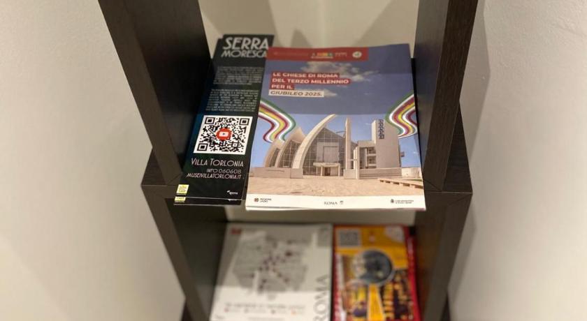 ローマ BERNOCCHI ROMA APARTMENT, difronte metropolitana 3つ星 ゲストハウス レストラン