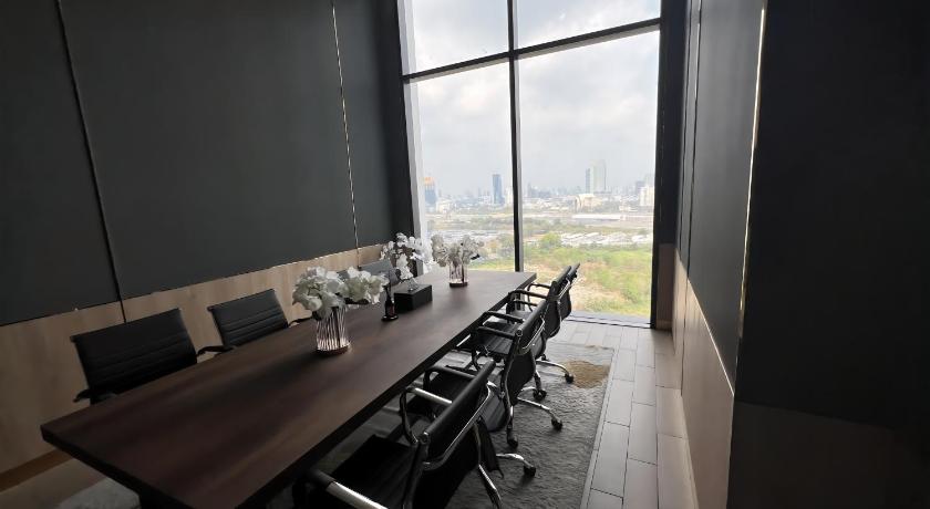 Bangkok Siamese Rama 9 4-Star Guesthouse suite