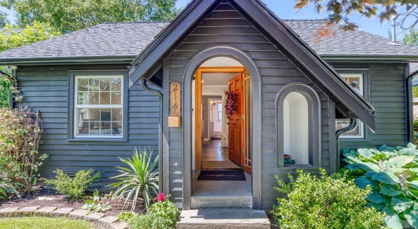 스노호미시 Modern 2 Bedroom Farmhouse Cottage with Hot Tub in Snohomish 4성급 숙소 객실