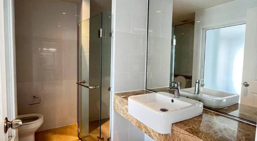 Bangkok Lummpni palace 3-Star Single Room lobby