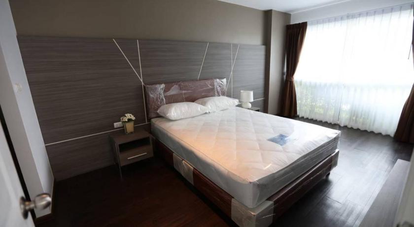 Bangkok Lummpni palace 3-Star Single Room pool