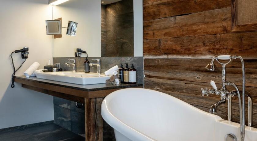 Image of Deluxe Suite 8