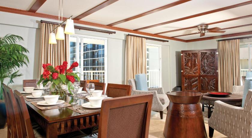 Wyndham Waikiki Beach Walk - image 10