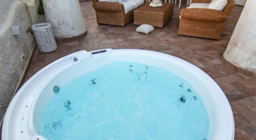 VILLINO DOLCE VITA - a 40 mt dal mare in LIDO DI ENEA - Ombrellone in spiaggia privata