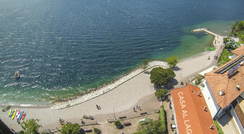 Casa Toblini al Lago on the beach photo