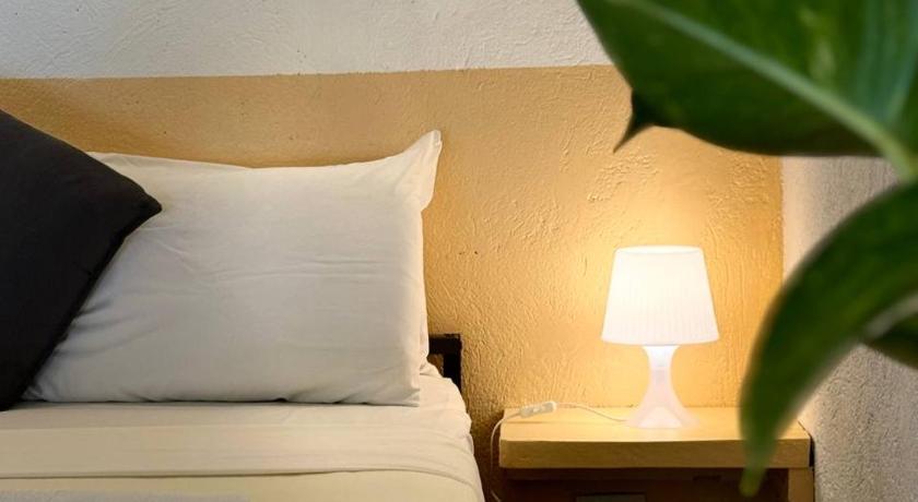 Image of Cottage with Queen Bed 12