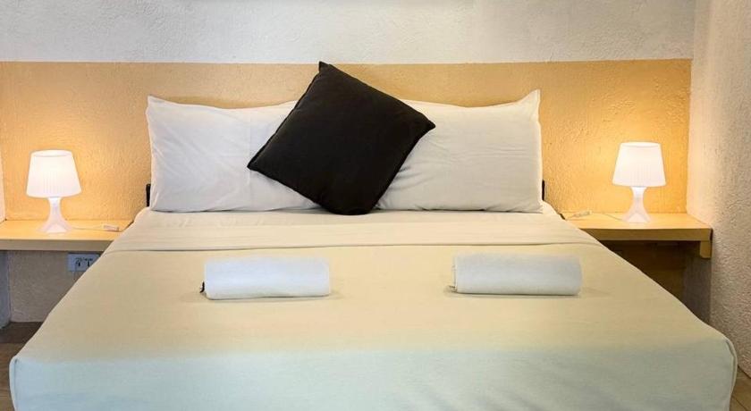 Image of Cottage with Queen Bed 6