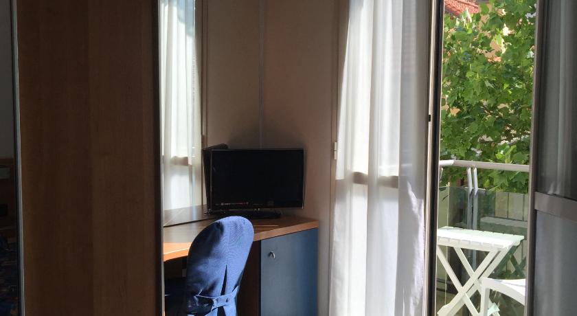 Hotel Athena photo