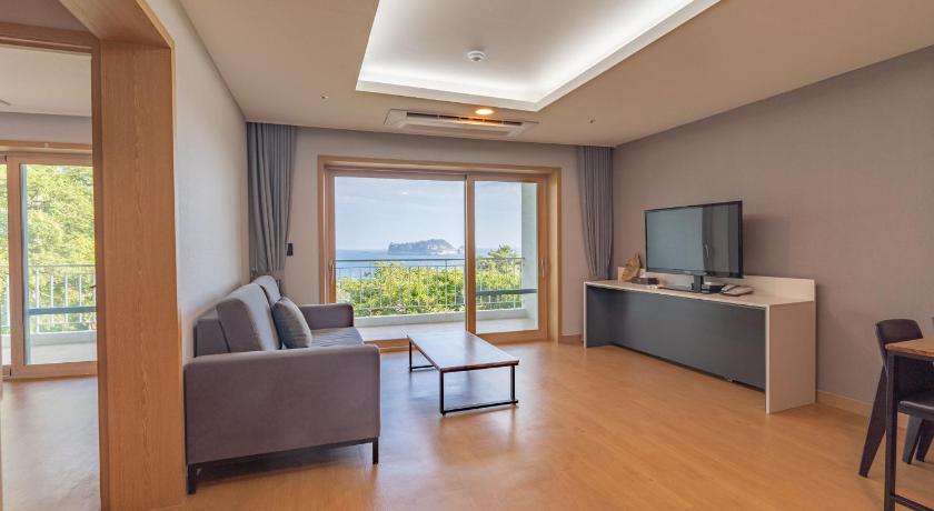 Jeju Seaore Resort Hotel pool