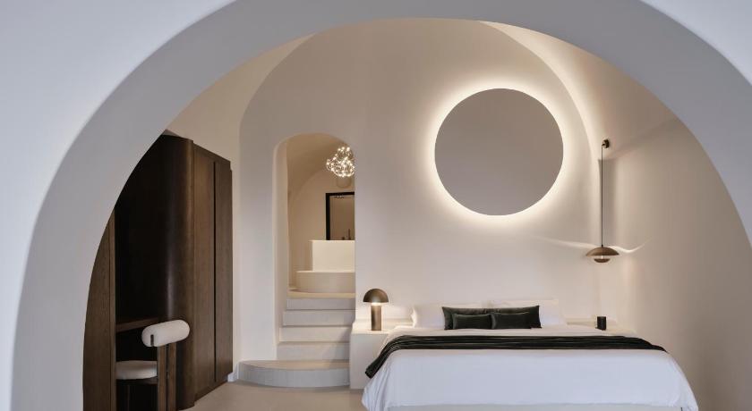 Image of Deluxe Suite with Hot Tub and Caldera View 9