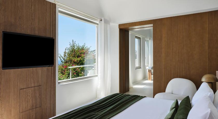 Image of Exclusive Suite with Infinity Pool 13