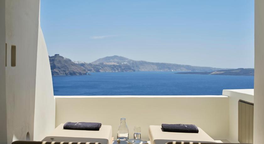 Image of Honeymoon Suite with Outdoor Hot Tub 1