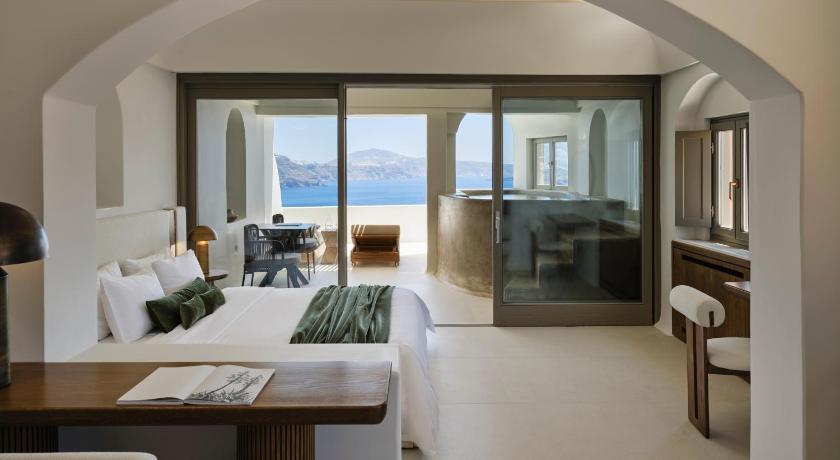 Image of Honeymoon Suite with Outdoor Hot Tub 0