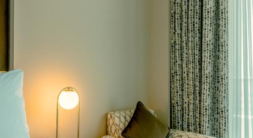 Image of Executive Suite One Bedroom with Pool View 3