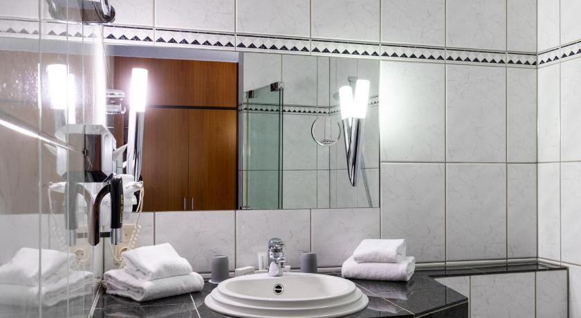Divvietīgs numurs (1 vai 2 gultas) (Double or Twin Room) attēls 9