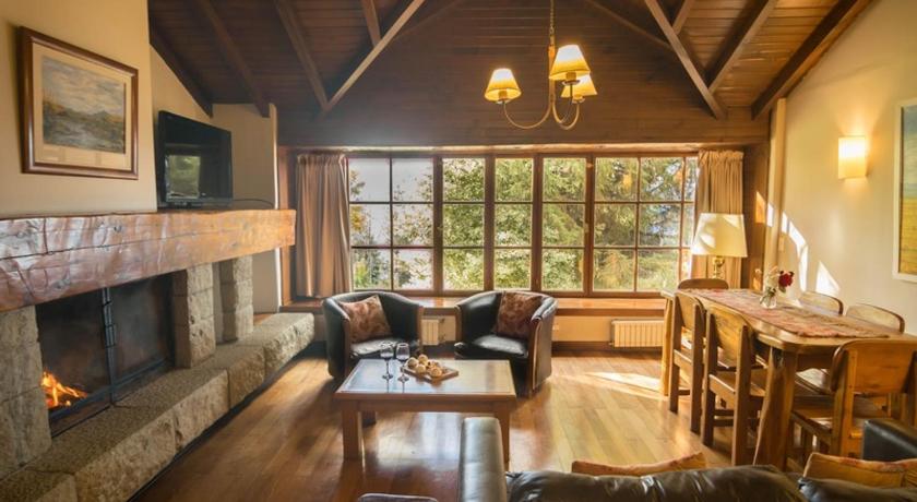 Image of Three-Bedroom Deluxe Bungalow 0