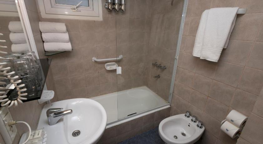 Image of Triple Room 5