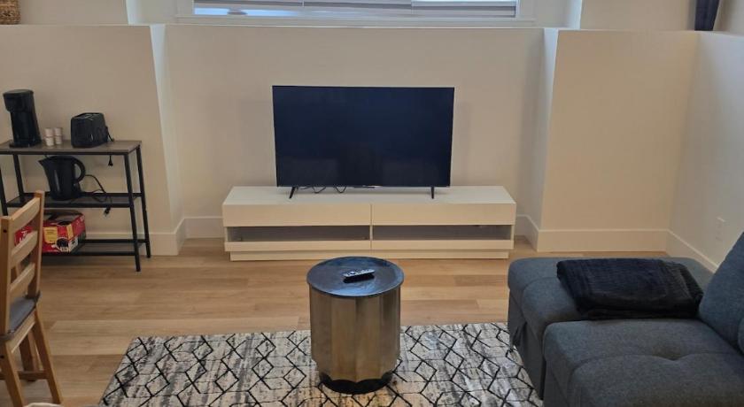 One bedroom Apt in Riverview