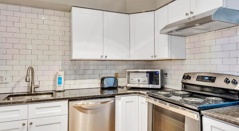 セントルイス (MO) 715a - Settle into Soulard 4 beds 2 full baths 3つ星 宿泊施設 レストラン