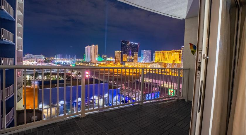 라스베이거스 / 라스베가스 (NV) 2100 SqFt Penthouse Suite W/ Strip Views! POOL GYM 4성급 숙소 객실