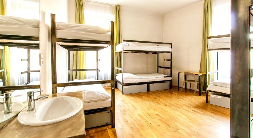 Image of Bed in 8 Bed Mixed Dorm 0