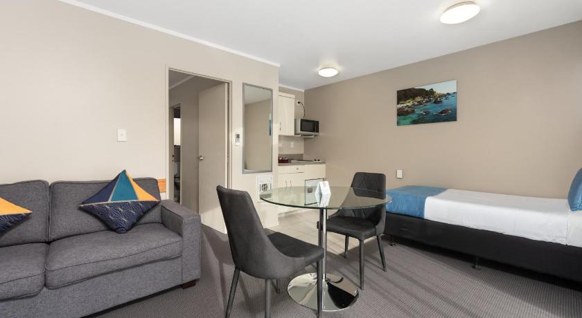Image of Superior Family Room 0