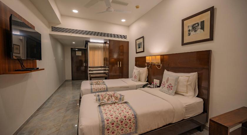 Deluxe Twin Bedroom