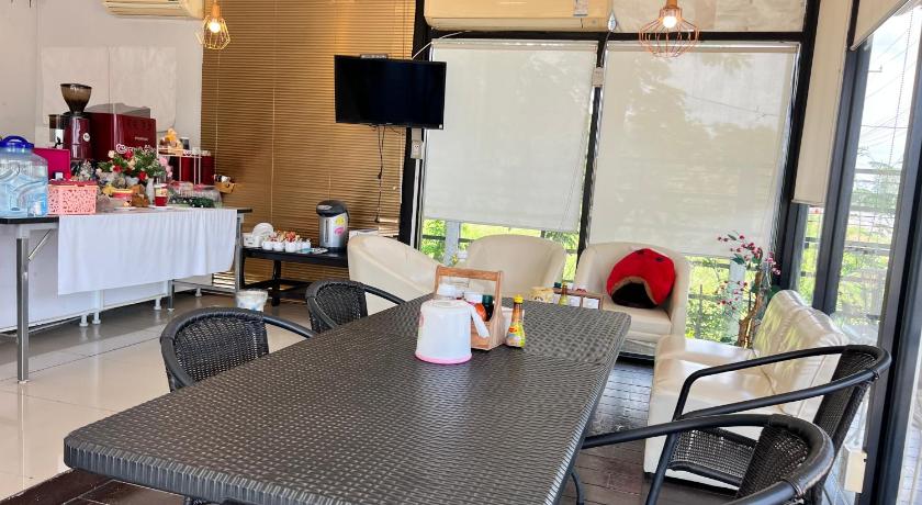 コンケン Rungreang Hotel 2つ星 ホテル レストラン