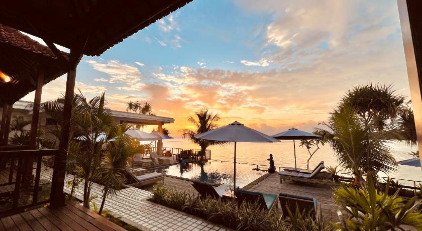 Image of Superior Sea View with Breakfast 8