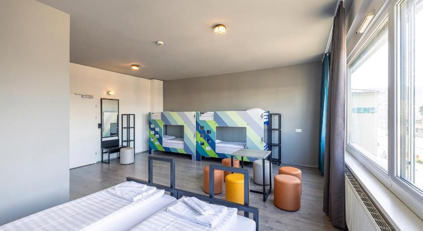 Image of 6-Bed Room 6