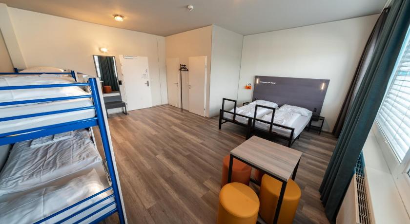 Image of 6-Bed Room 11