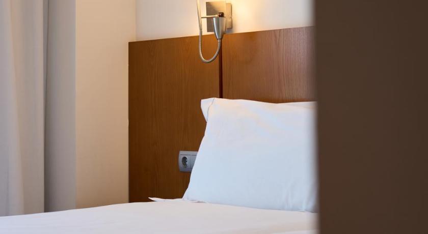 Image of Twin Room 3