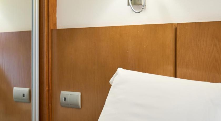 Image of Single Room 7