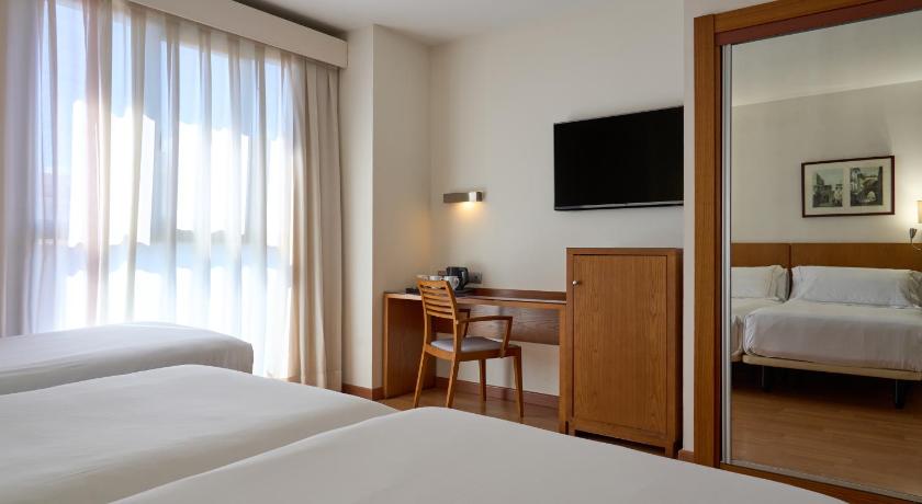 Image of Twin Room with Extra Bed 0