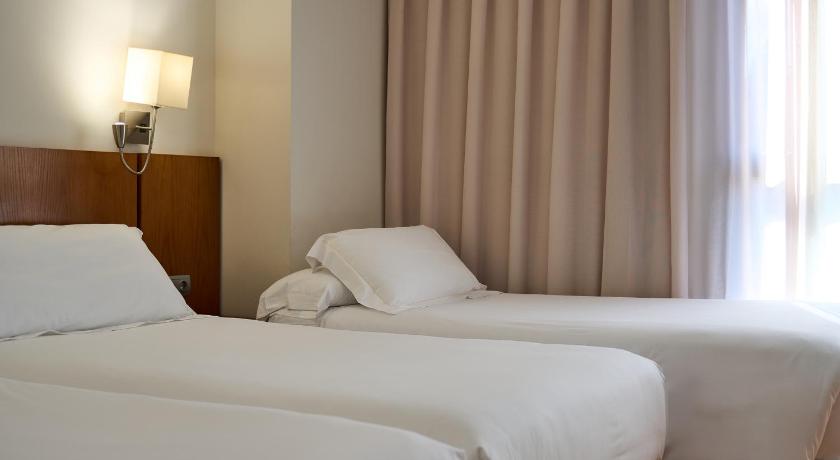 Image of Twin Room with Extra Bed 5