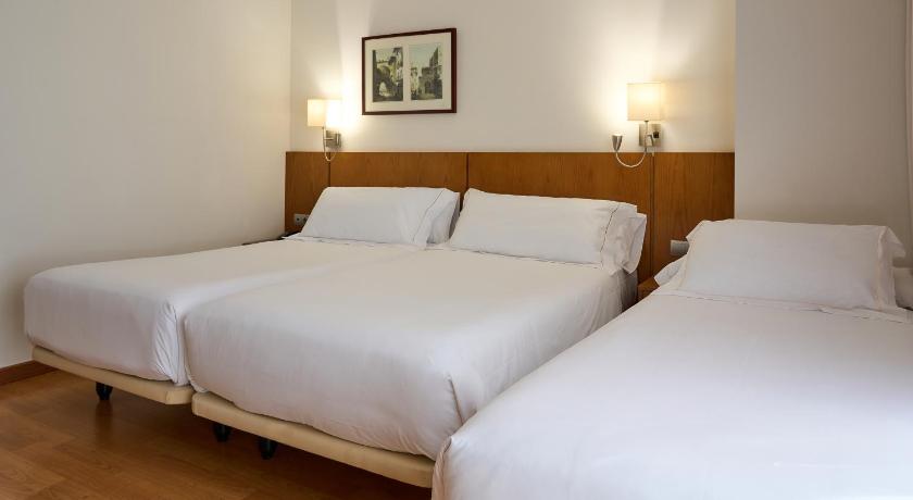Image of Twin Room with Extra Bed 2