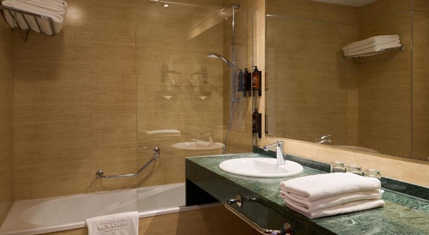 Image of Twin Room with Extra Bed 4