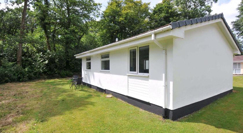 4 Rosecraddoc Lodge Holiday Bungalows