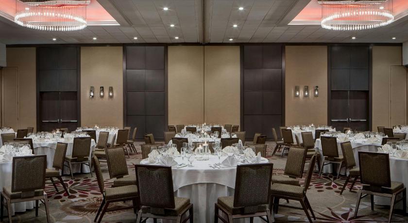 St. Louis (MO) Marriott St. Louis Airport 4-Star Hotel pool