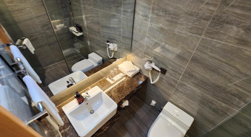Image of Deluxe Twin 14