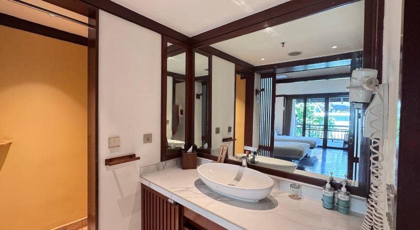 Image of Classic room with 2 single bed 4