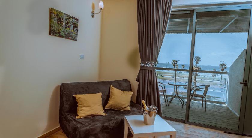 Image of Deluxe Suite with Balcony and Sea View 13
