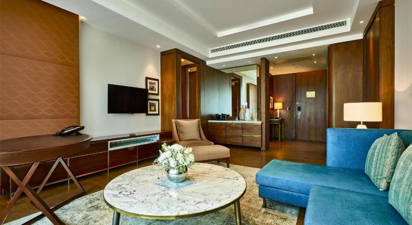 Image of Regency King Suite with Sea View - Club Access 3