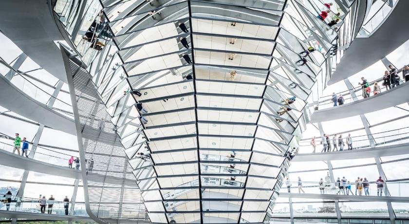 베를린 Holiday 33 Apartment K next to Alexanderplatz, 4 rooms with bathroom & guest toilet 4성급 싱글룸 수영장