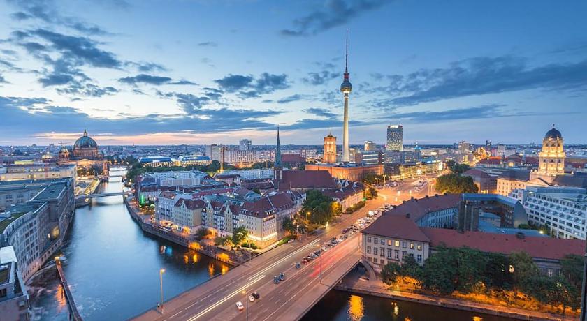 베를린 Holiday 33 Apartments EFG Schönhauser Allee mit Balkon (Holiday 33 Apartments EFG Schonhauser Allee mit Balkon) 3성급 게스트하우스 스위트룸